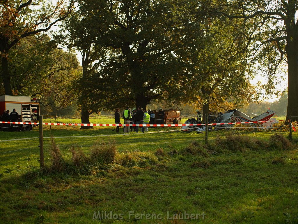 Kleinflugzeug abgestuerzt Sankt Augustin Meindorf P085.JPG